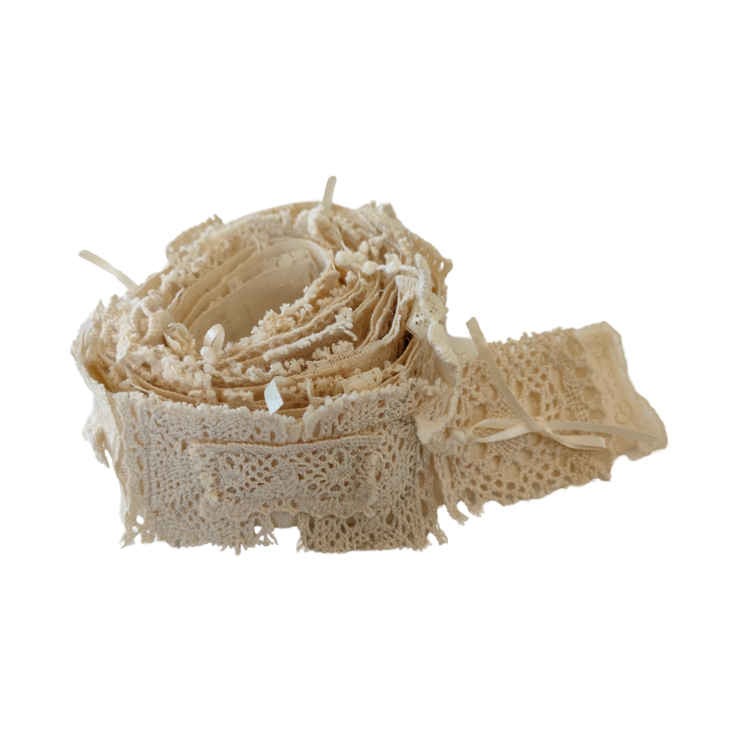 Lace snippet roll